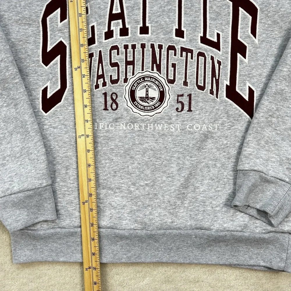 Hollister Seattle Washington Crewneck Sweatshirt Relaxed Mens Medium Fleece